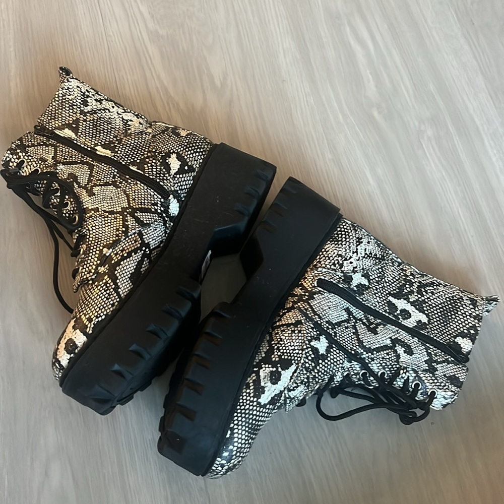 Snake skin boots - Picture 3 of 4